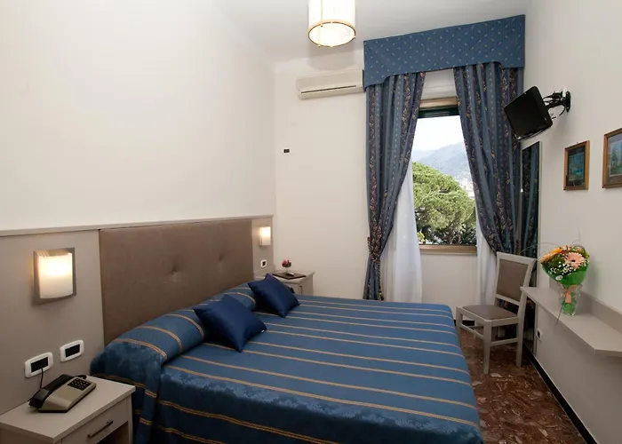 Giulio Cesare מלון ראפאלו